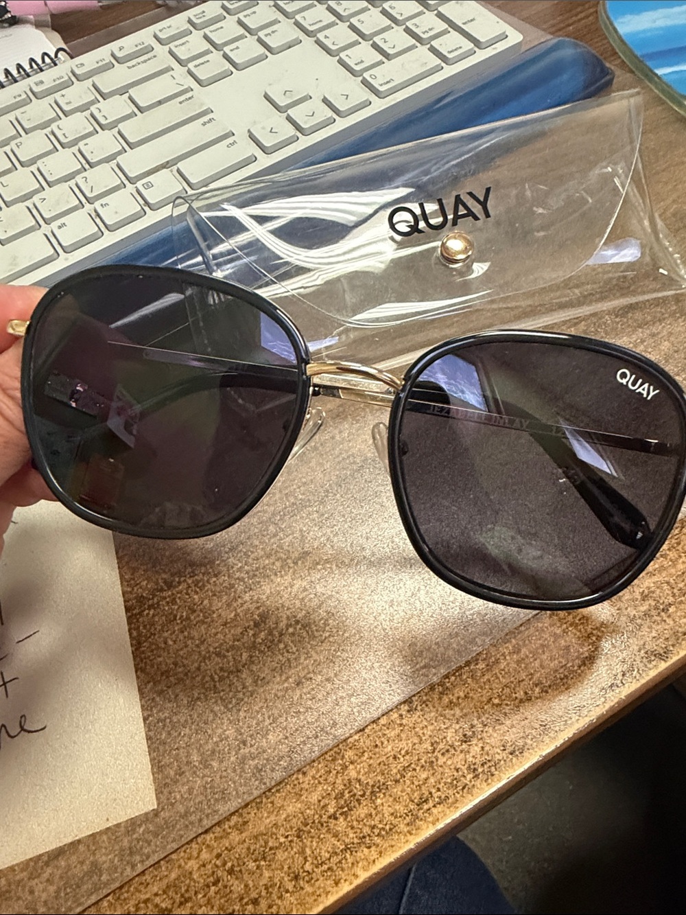 Quay Australia Black and Gold Sunglasses with Clear Case - Picture 4 of 5